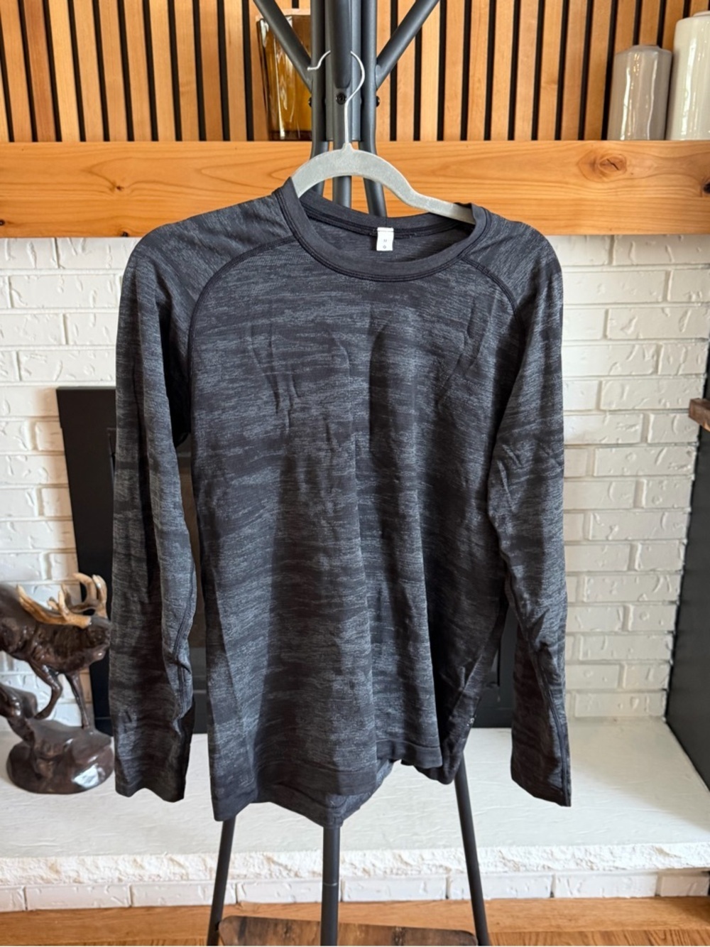 Men’s Patagonia Heathered Charcoal Long Sleeve Athletic Tee